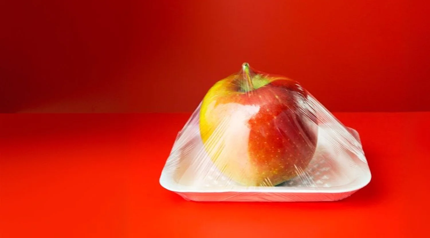 Du plastique dans nos assiettes : comment cet aliment secret s’invite dans nos recettes