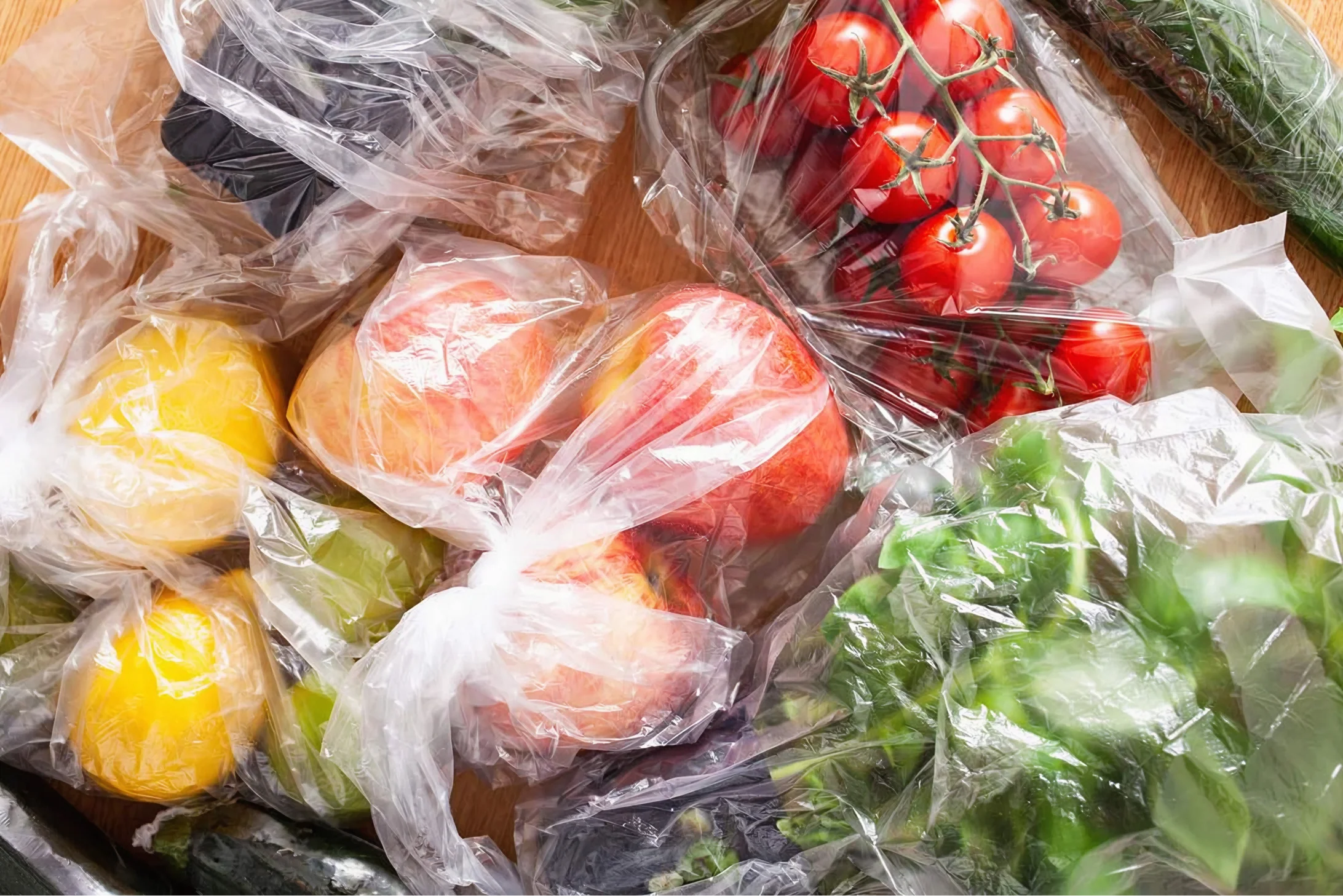 Du plastique dans nos assiettes : comment cet aliment secret s’invite dans nos recettes