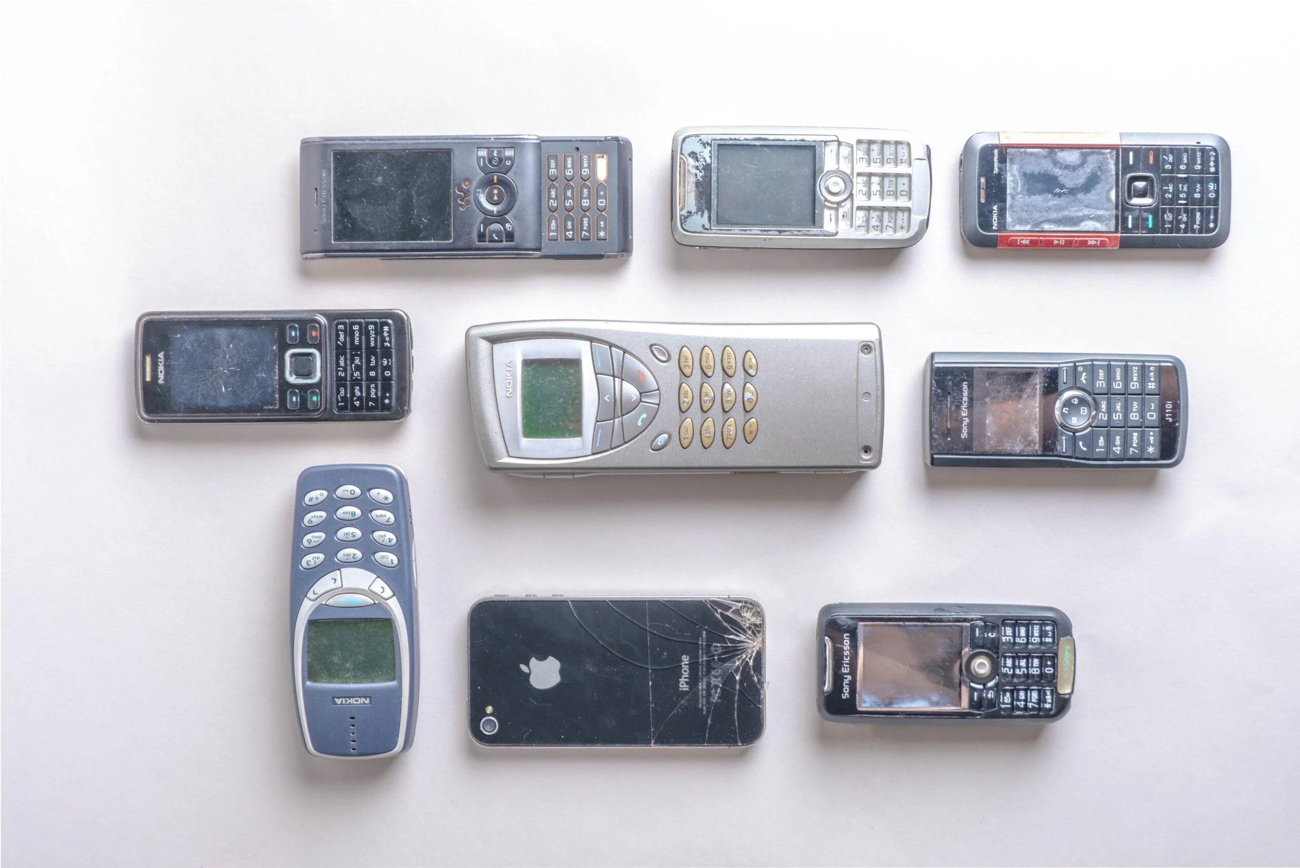 Que faire de ses vieux appareils électroniques ? Adieu Nokia 3310 et Blackberry à touches