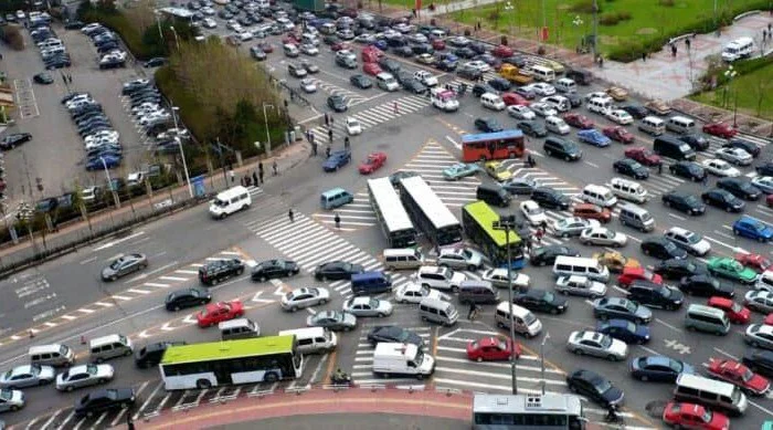 Conférence : comment les nouvelles infrastructures routières favorisent l’usage de la voiture ?