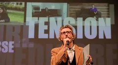 Les "bullshit jobs" montent en scène